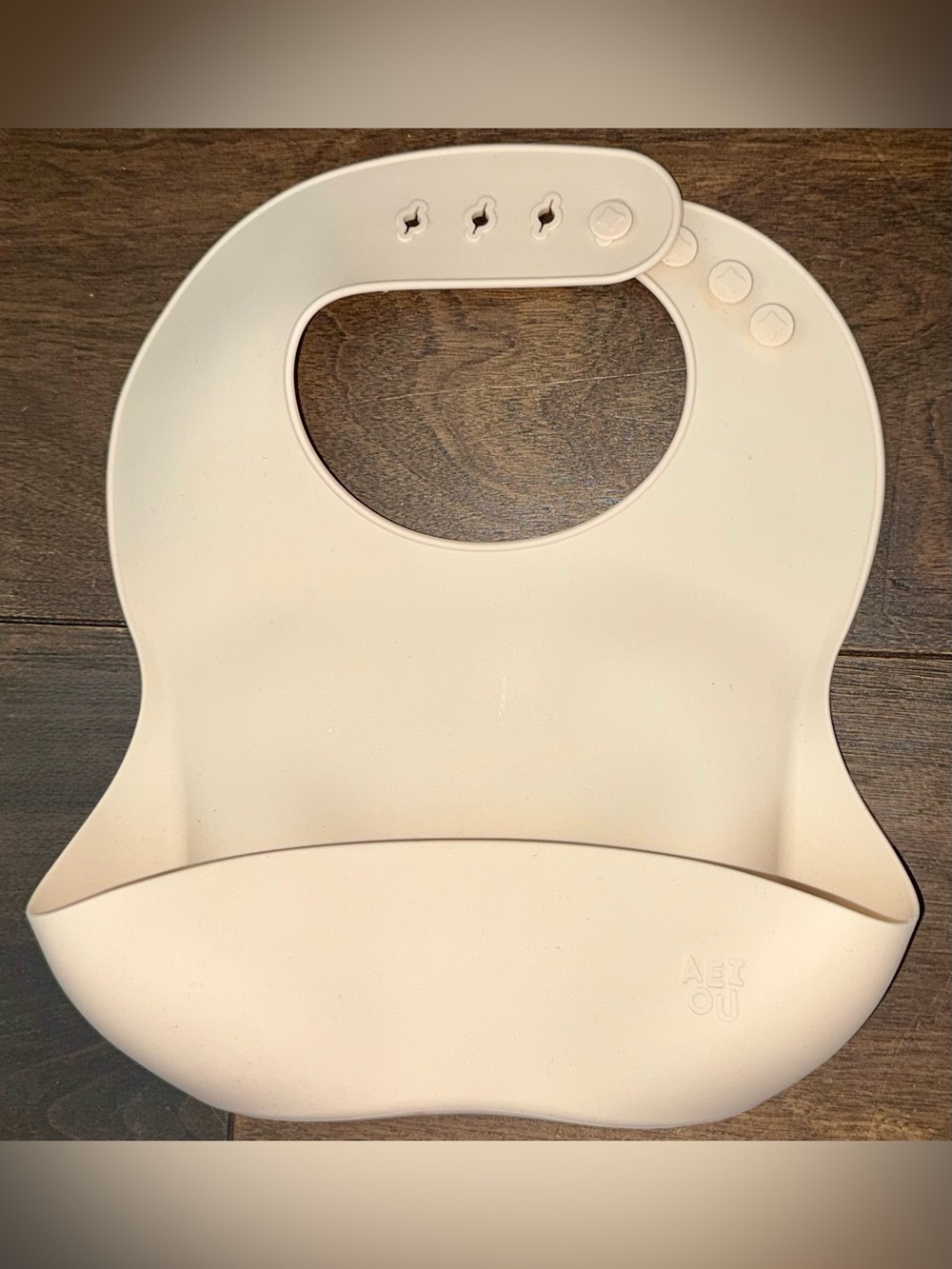 AEIOU Silicone Baby Bib Set of 2 Sage Green & Cream Adjustable Catch Pocket - Picture 3 of 4